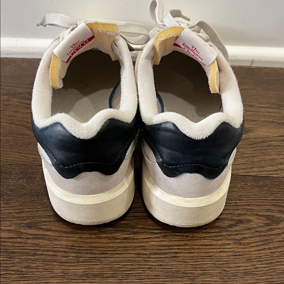 New Balance Cream and Black Women's Sneakers - Picture 4 of 9